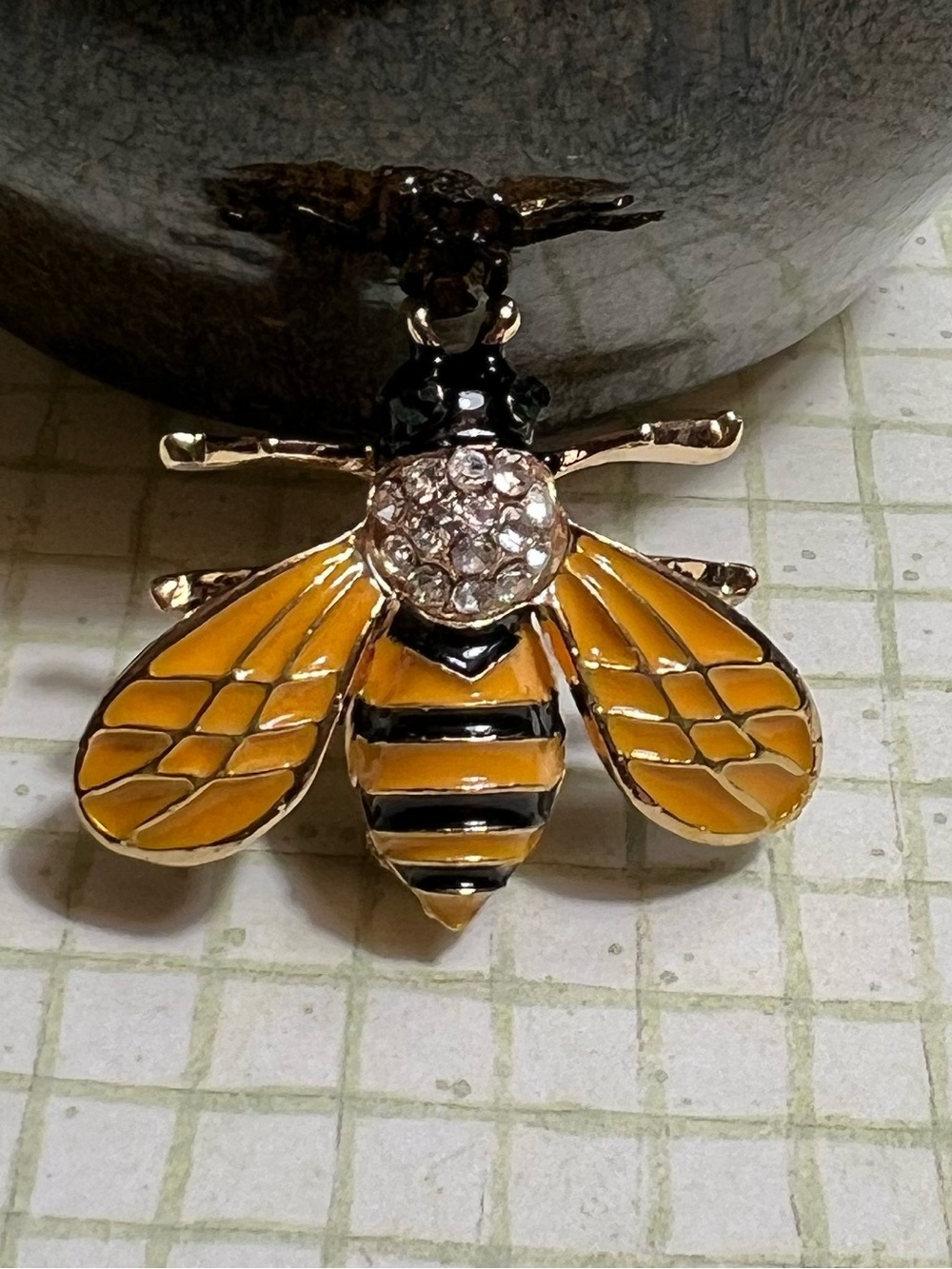 Adorable Tiny Bumblebee Hot In Hollywood Runway Glam Vintage Brooch